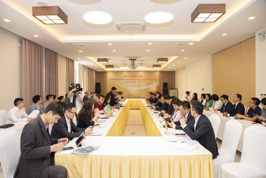 Đoàn Đại sứ, Trưởng cơ quan đại diện gặp gỡ 40 doanh nghiệp tiêu biểu khu vực Bắc – Trung – Nam